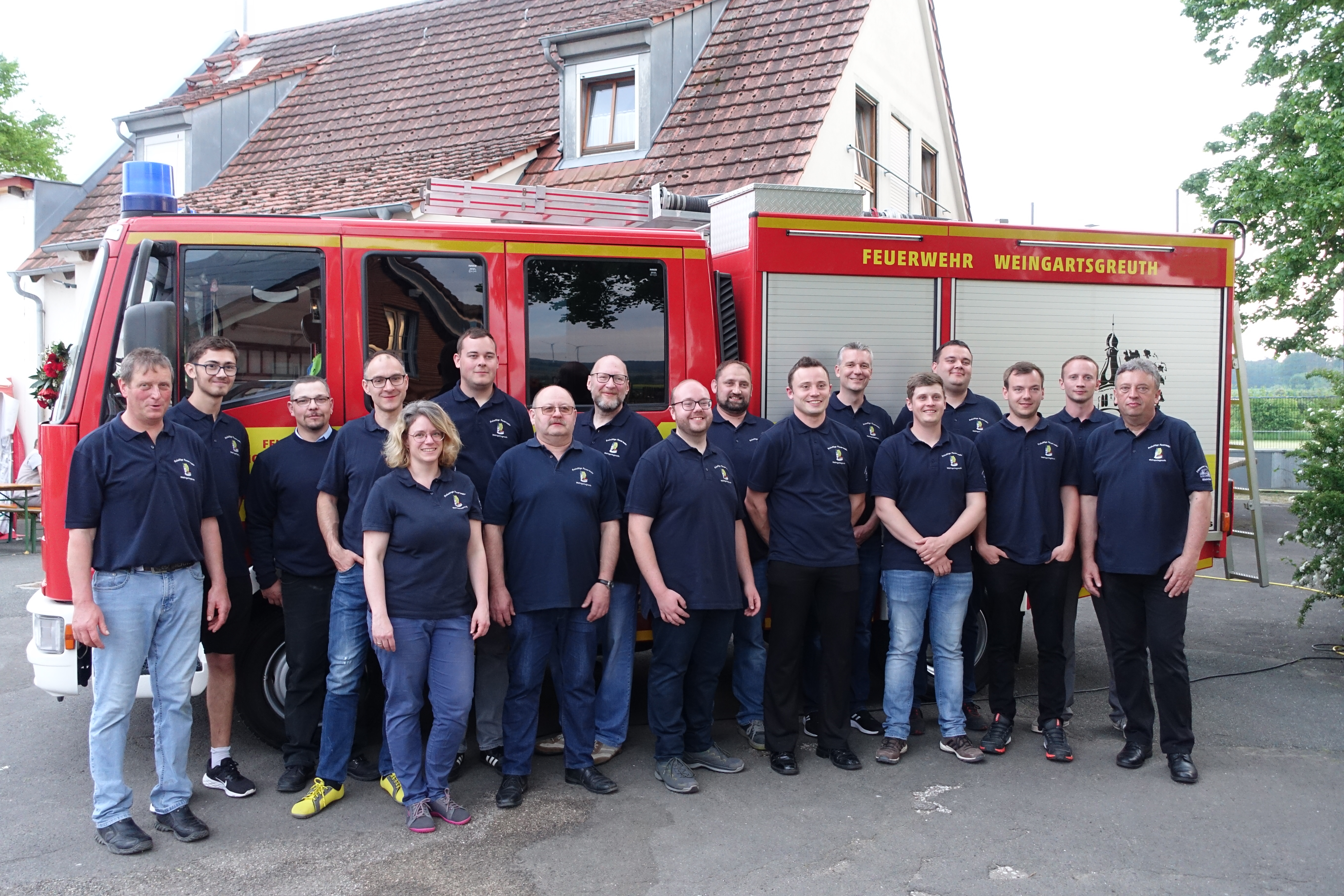 Die Einsatzabteilung der Feuerwehr Weingartsgreuth in den neuen Polos
